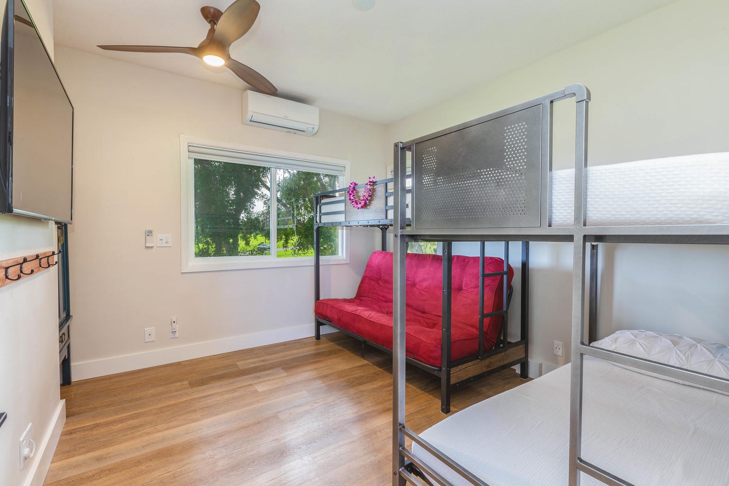 Princeville Vacation Rentals, Pohaku Villa - Three twin beds and a futon