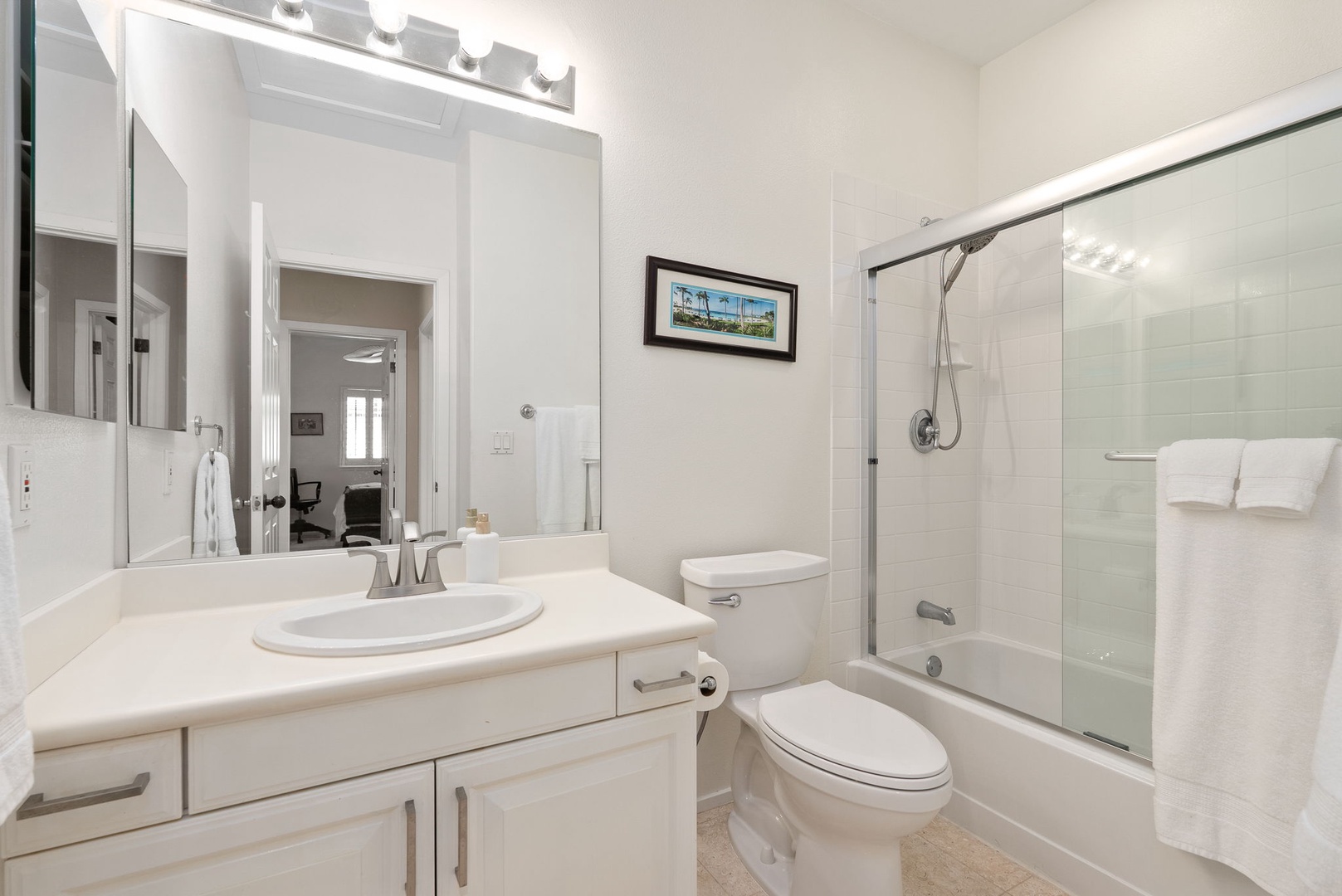 Kapolei Vacation Rentals, Coconut Plantation 1080-4 - Rinse off the beach in the guest bath before heading out for dinner.