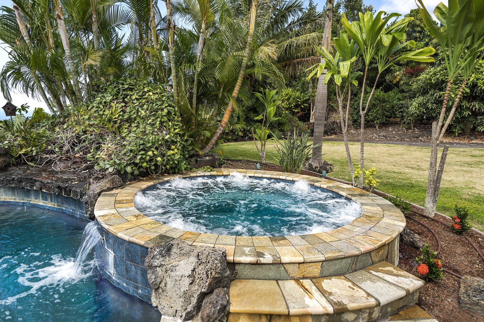 Kailua Kona Vacation Rentals, Piko Nani - Jetted hot tub!