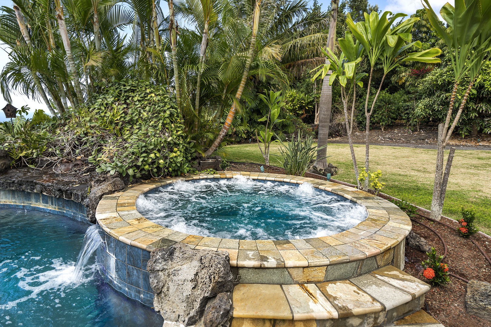 Kailua Kona Vacation Rentals, Piko Nani - Jetted hot tub!