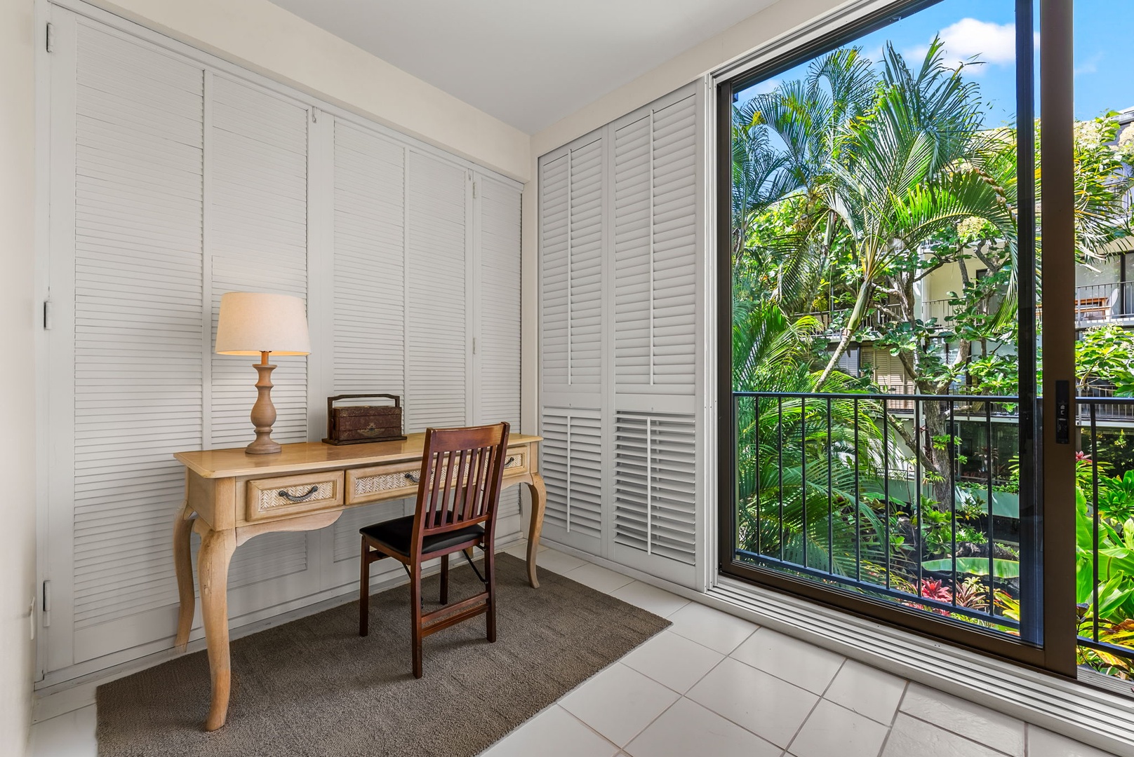 Honolulu Vacation Rentals, Kahala Beachfront Villa - A dedicated workspace to keep you connected while on play.