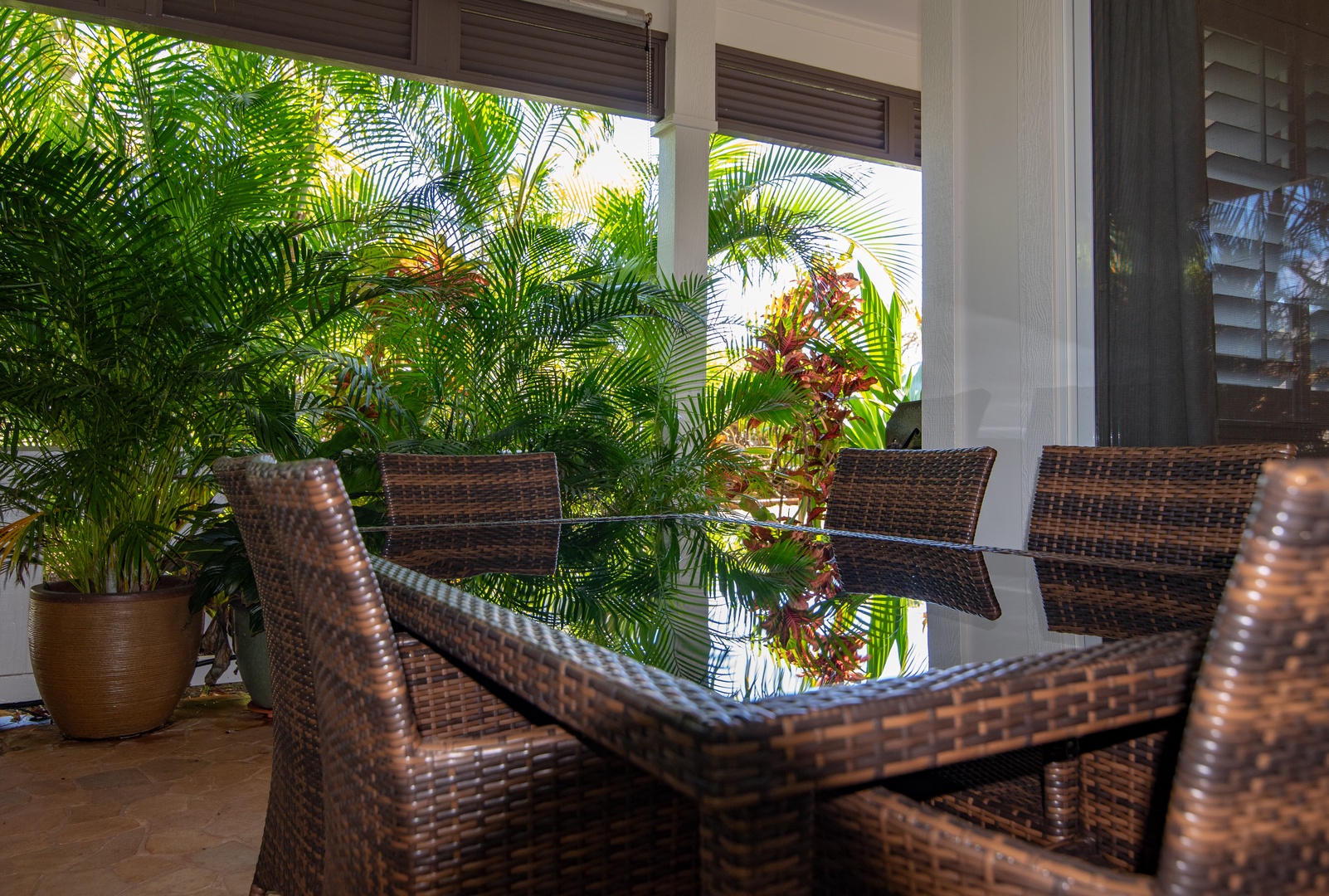 Kapolei Vacation Rentals, Coconut Plantation 1200-4 - Dining space for your al fresco meals.
