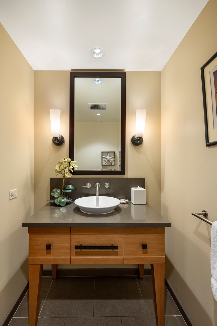 Kapolei Vacation Rentals, Ko Olina Beach Villas O805 - Shared bathroom with a single vanity.