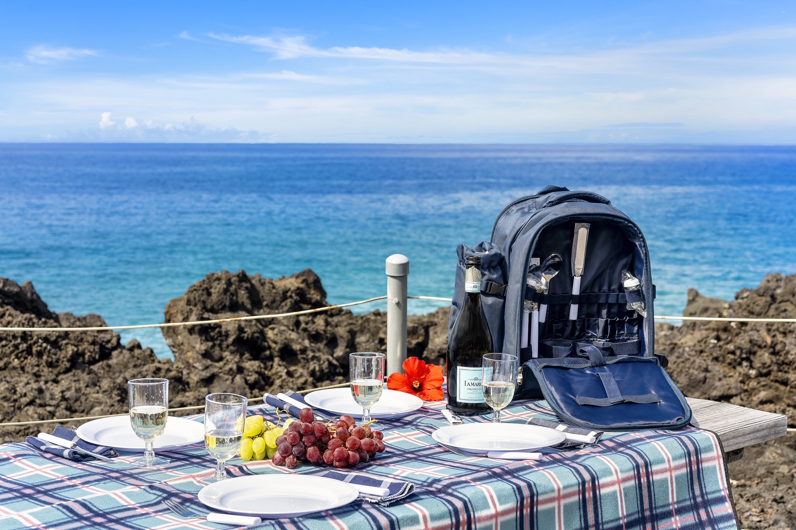 Kailua Kona Vacation Rentals, Keauhou Kona Surf & Racquet 9303 - Picnic case is included in your rental to enjoy with your family