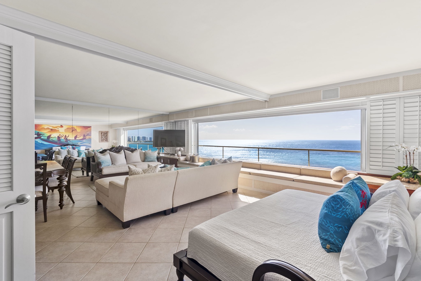 Honolulu Vacation Rentals, Hale Kaimana Breeze - Comfortable seating with panoramic ocean views.