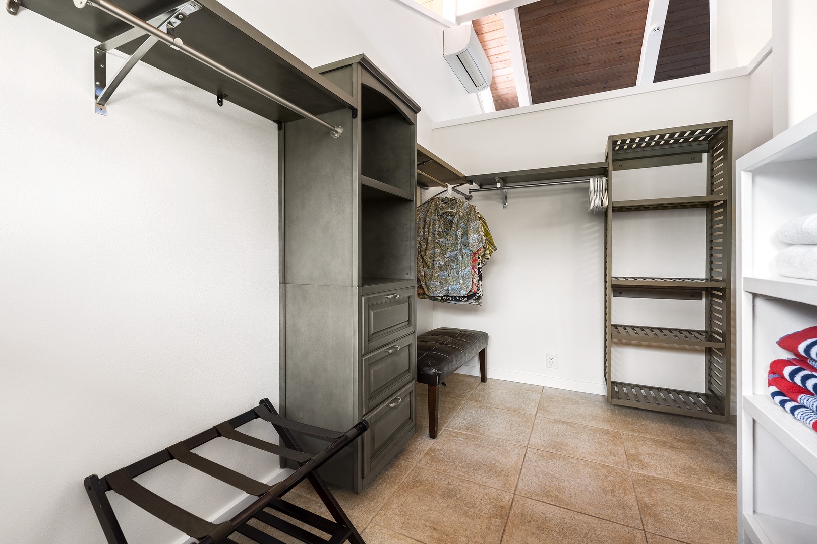 Kailua Kona Vacation Rentals, Hale Pua - Primary Suite Walk- in Closet