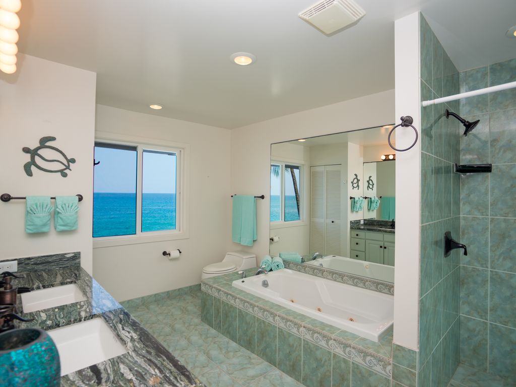 Kailua Kona Vacation Rentals, Hoku'Ea Hale - Upstairs bathroom, even it has an Ocean view!