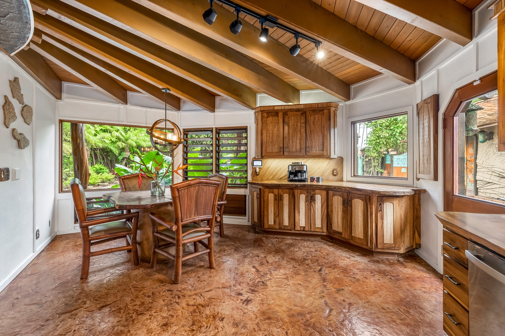 Waimanalo Vacation Rentals, Hawaii Hobbit House - Your tropical pradise awaits!