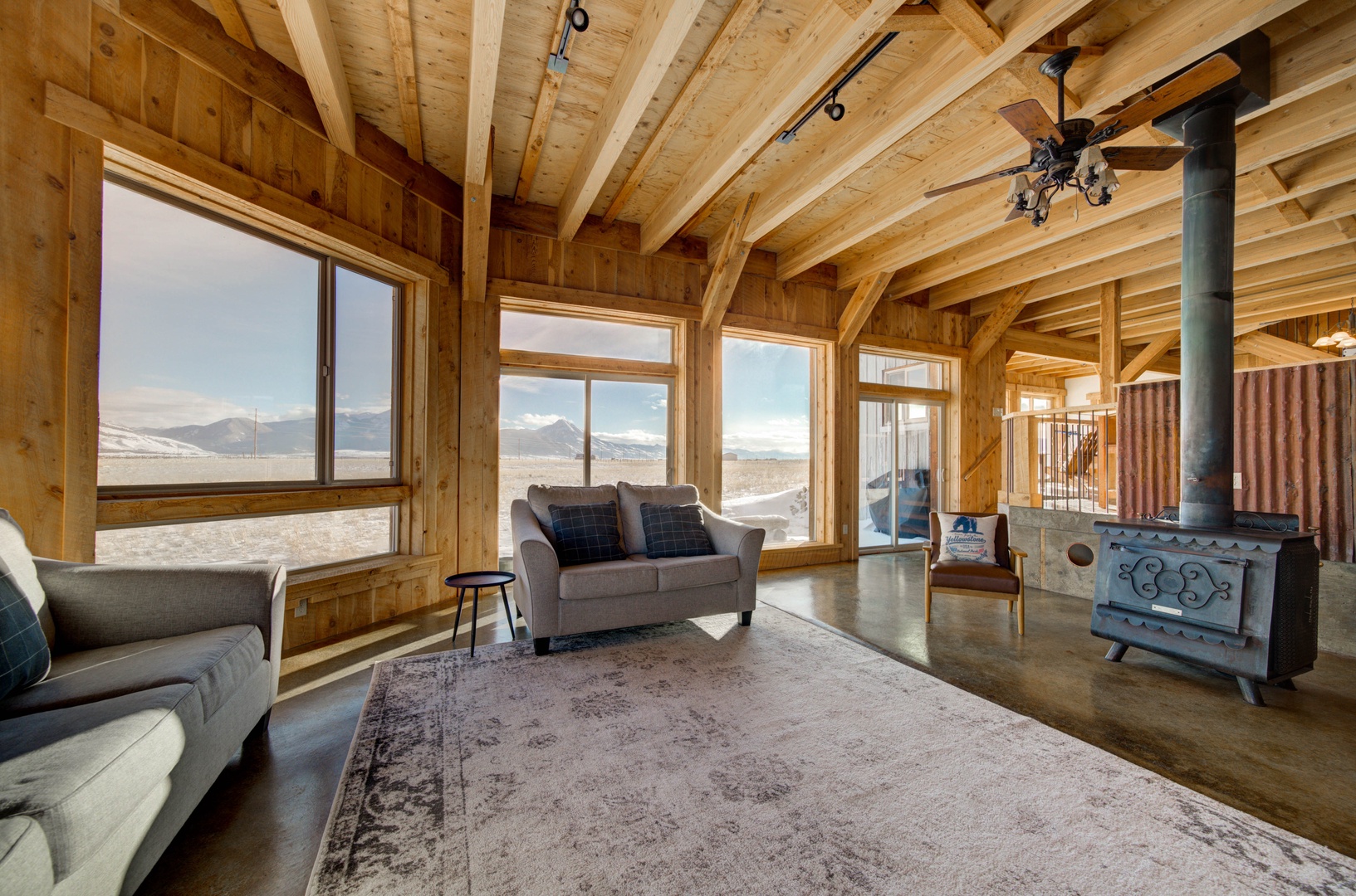 Livingston Vacation Rentals, OFB Sunset Grove - Surrounded by breathtaking mountain views, you can relax in the serenity of the house and be mesmerized by its awe-inspiring 360-degree panoramic view