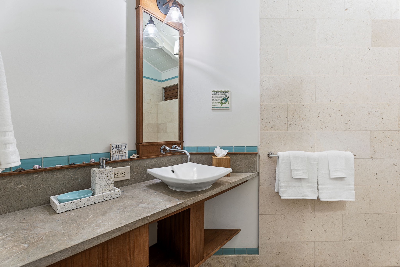 Kamuela Vacation Rentals, Island Time Retreat - One more full bath means the group never lines up in the morning.