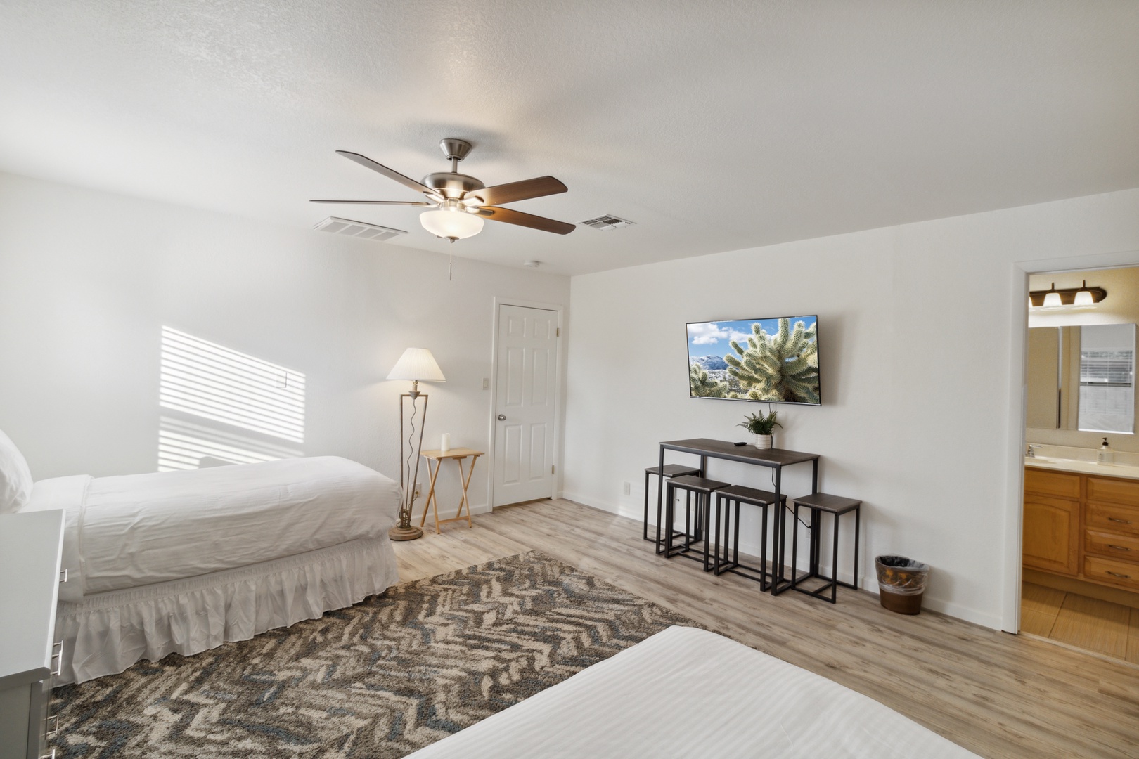 Scottsdale Vacation Rentals, OFB Thunderbird Retreat - Room with two twin beds in the Guest House