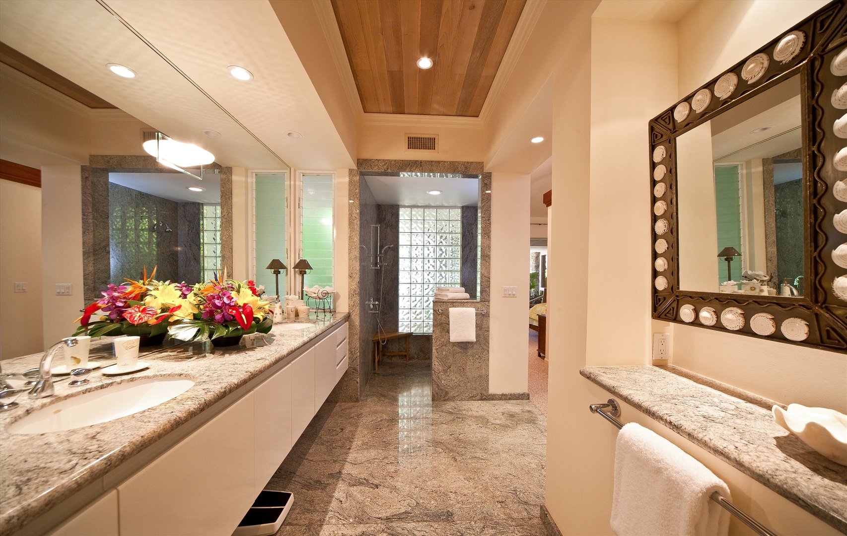 Kaanapali Vacation Rentals, Sea Shells Beach House on Ka`anapali Beach* - Master Bedroom Bathroom