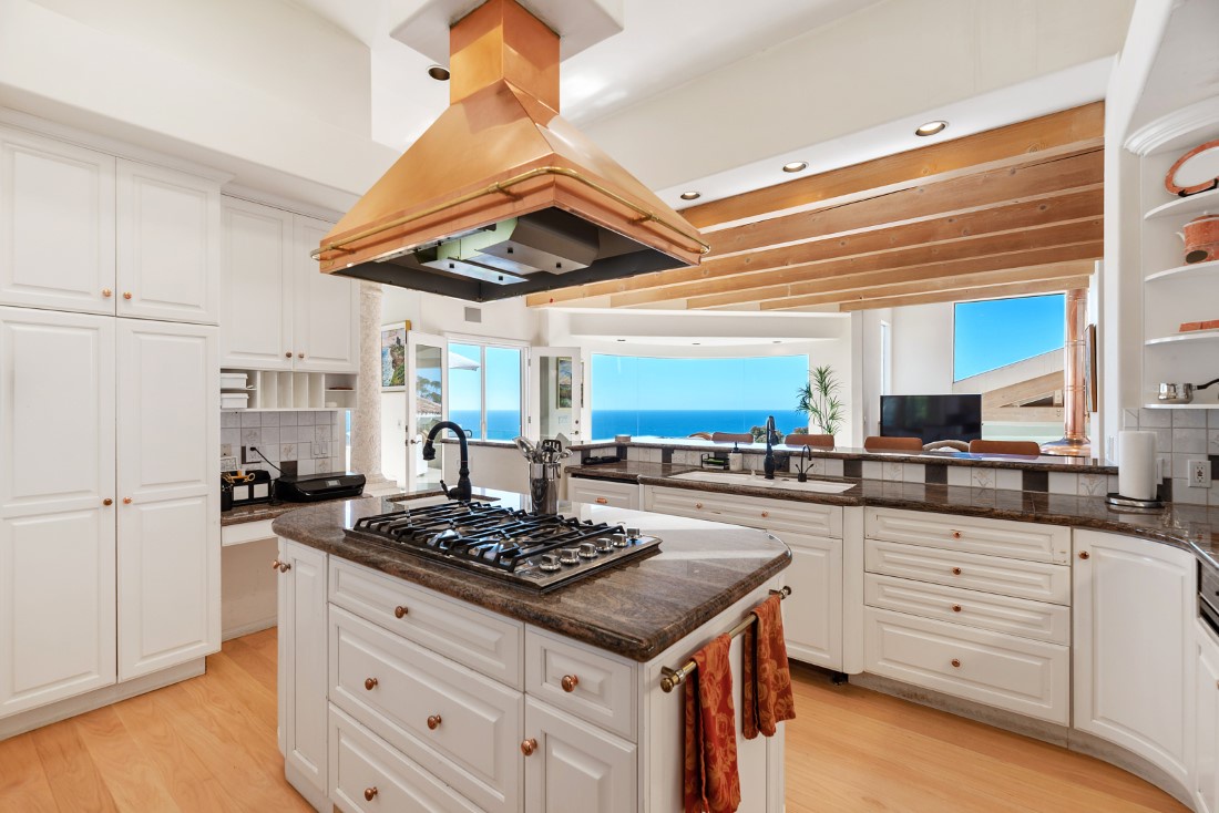 La Jolla Vacation Rentals, Sunset Villa I - The gourmet kitchen is equipped with the best appliances