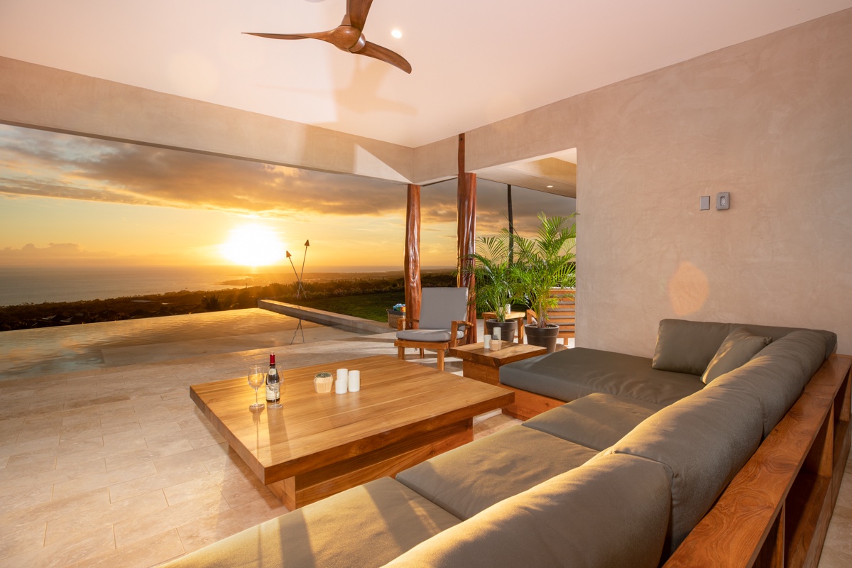 Kailua Kona Vacation Rentals, Hale La'i - Imagine yourself with a cocktail in your hand and filling your eyes with such beautiful sunsets.
