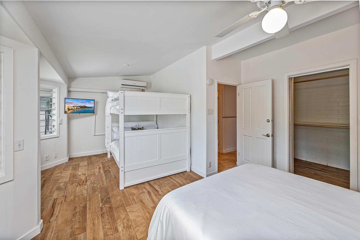Kailua Vacation Rentals, Villa Hui Hou - Bedroom 4 is a kids haven with their very own tv. Complete with a queen bed, full size bunkbed and twin trundle!