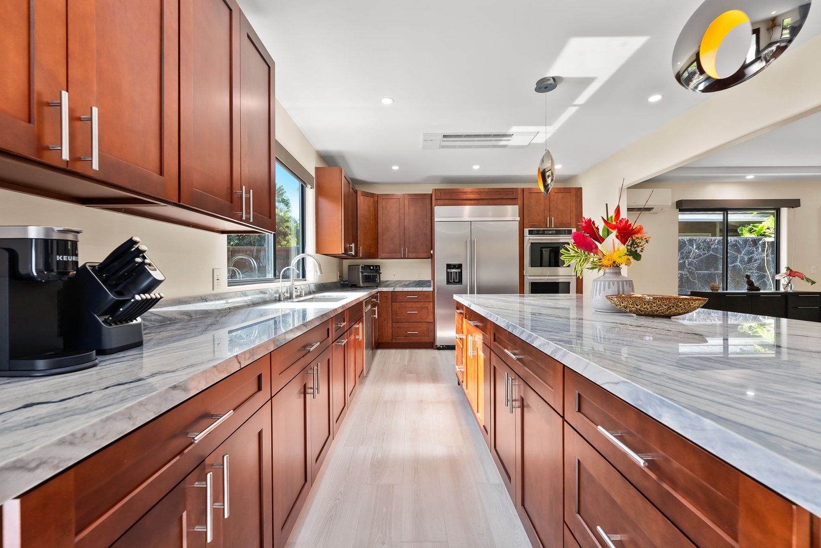 Honolulu Vacation Rentals, Kahala Zen - Fully equipped kitchen with premium appliances and a polished design.