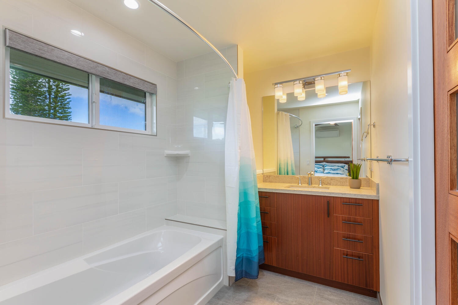 Princeville Vacation Rentals, Aloha Villa - Guest bathroom