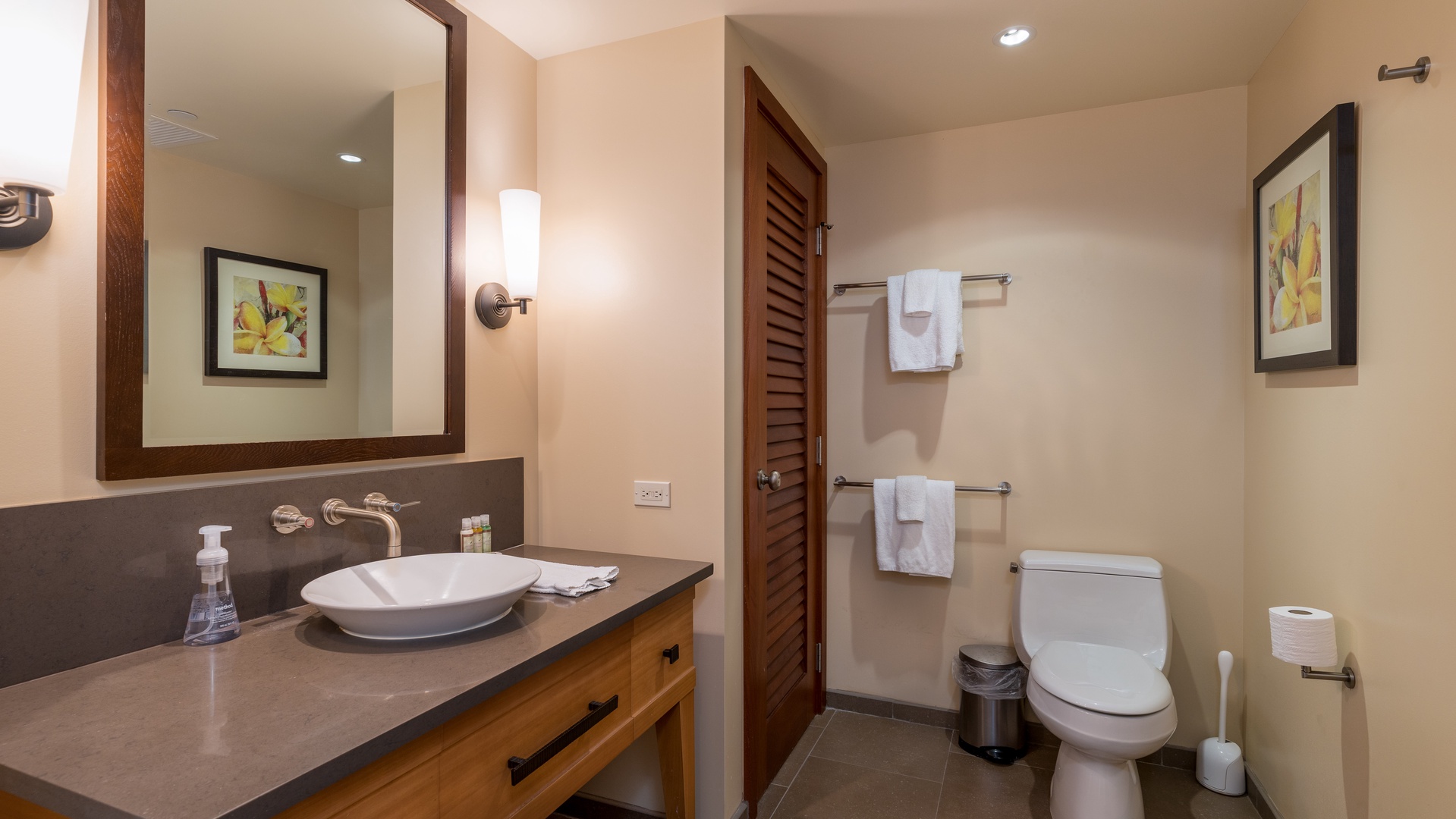 Kapolei Vacation Rentals, Ko Olina Beach Villas B310 - The second guest bathroom with a shower and tub.