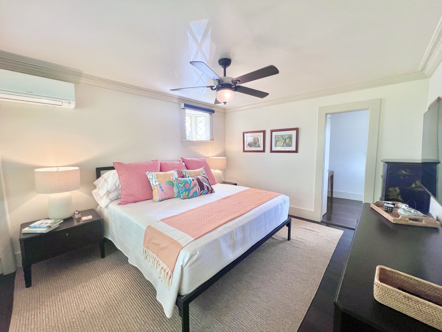 Honolulu Vacation Rentals, Kahala Palms - Guest bedroom with a queen-size bed, vibrant decor, and ample space for a comfortable stay.