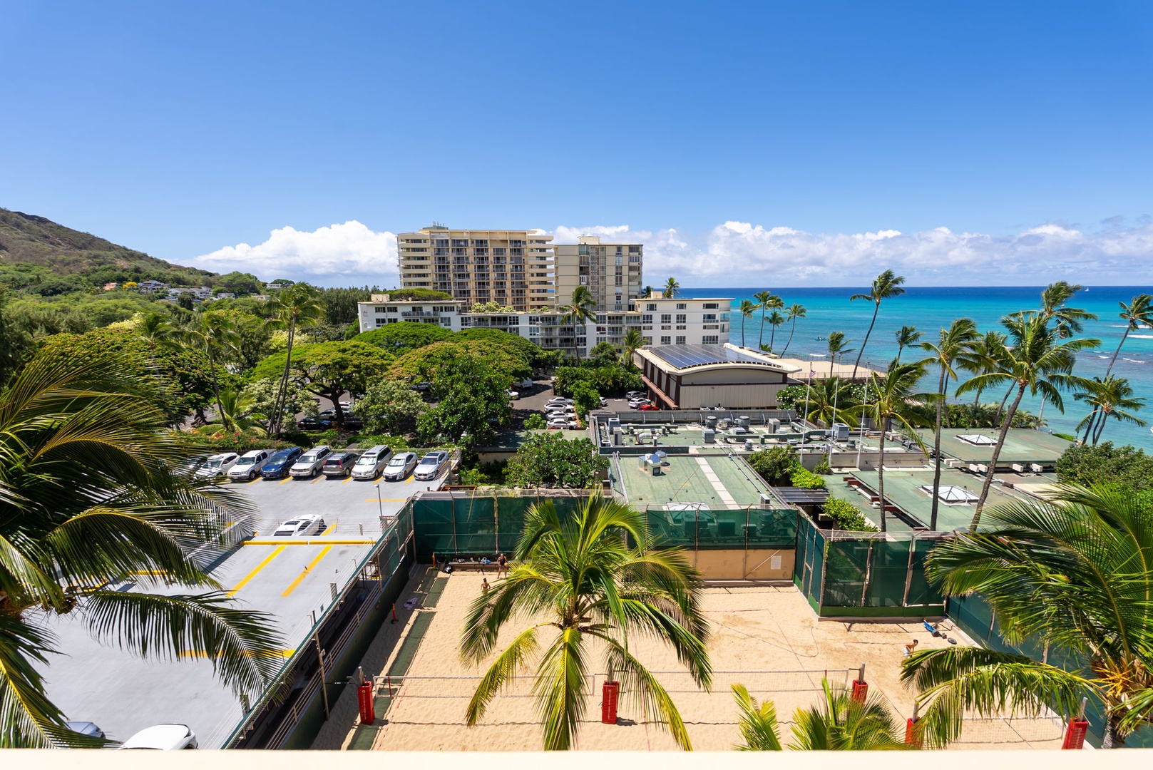 Honolulu Vacation Rentals, Colony Surf Getaway - Tranquil blues of the ocean and the lush condo community.