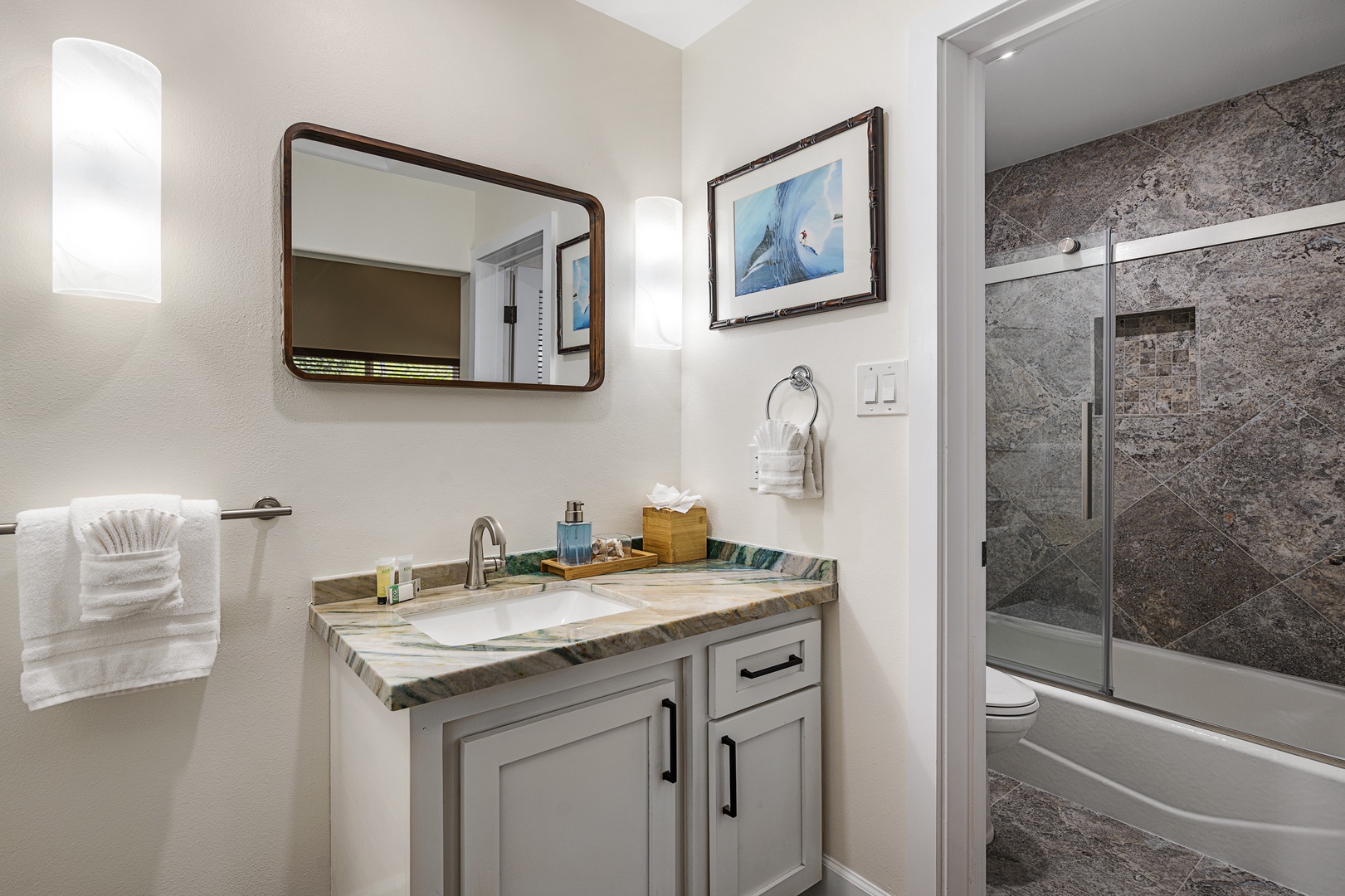 Kailua Kona Vacation Rentals, Hale Pua - Office Bathroom