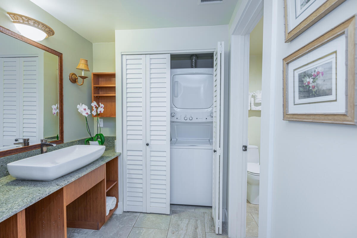 Princeville Vacation Rentals, Hanalei Bay Resort 1535/6 - In-unit washer and dryer for added convenience during your stay.