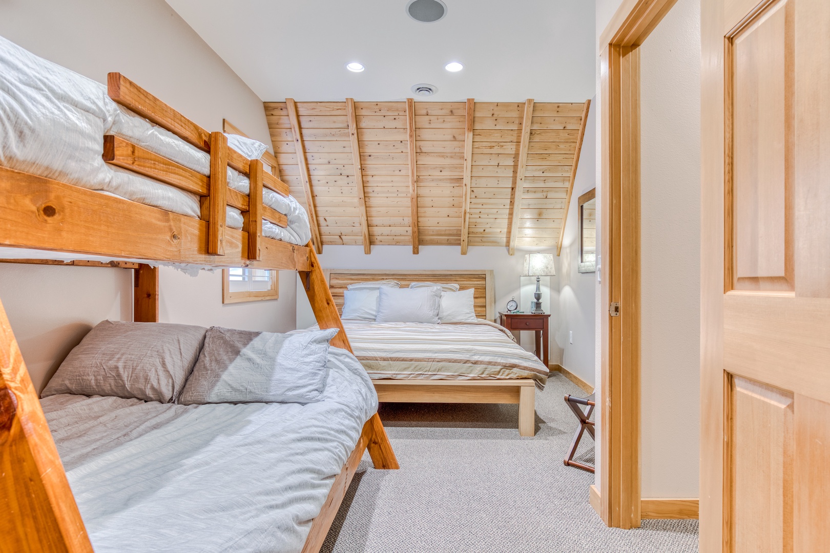 Government Camp Vacation Rentals, Glade Trail Lodge - More beds to have so many friends over!