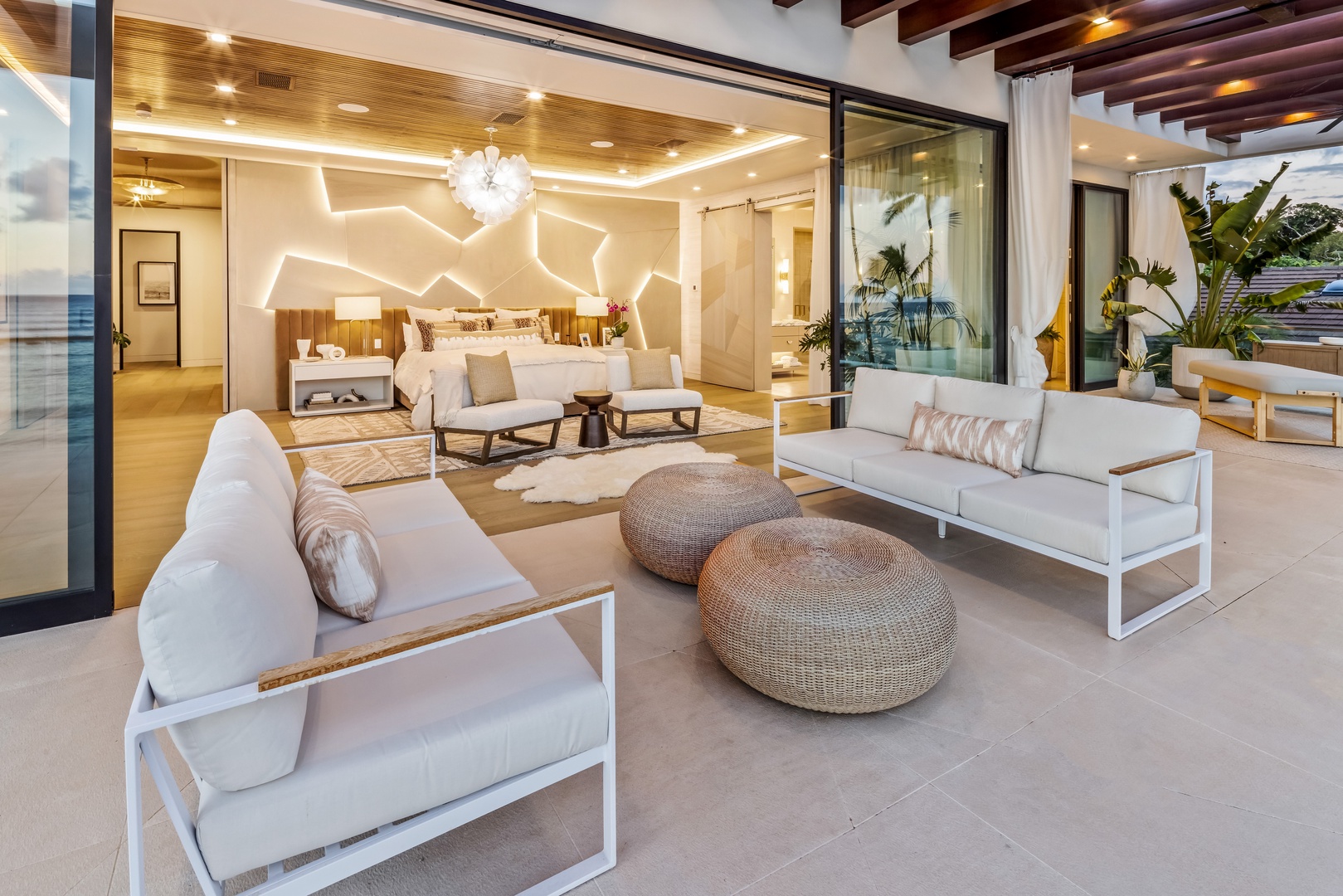 Honolulu Vacation Rentals, Diamond Head Grand Escape - Lounge in comfort just outside the bedroom, perfect for starlit evenings or a quiet sunrise.