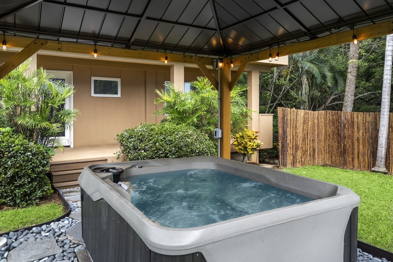 Kailua Kona Vacation Rentals, Lymans Bay Hale - Hot tub right out the door!