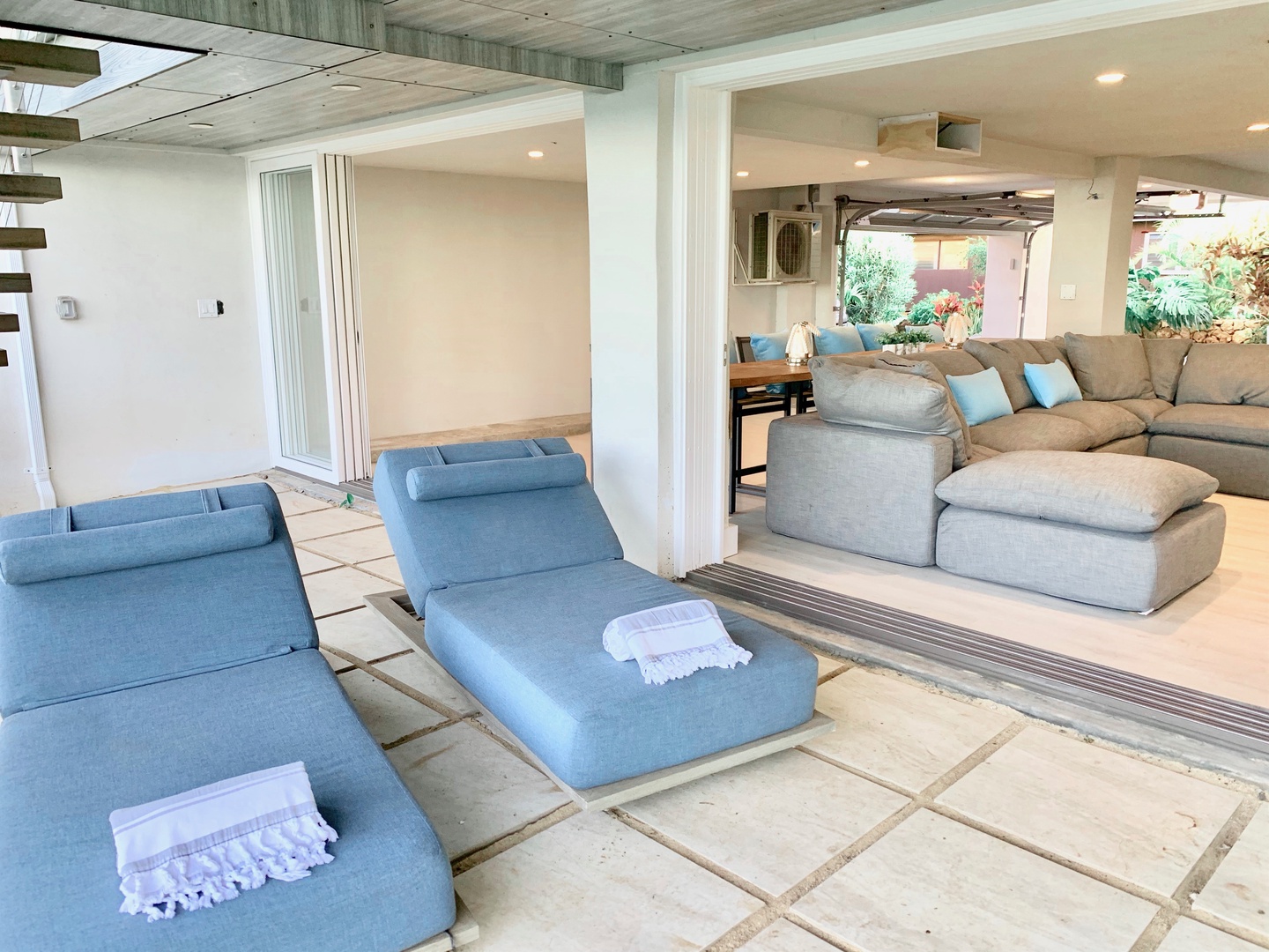 Waialua Vacation Rentals, Sea of Glass* - Outdoor lanai off of media lounge