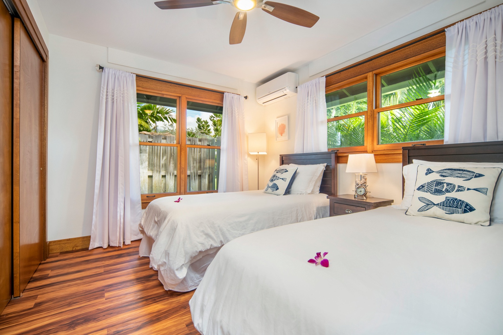 Honolulu Vacation Rentals, Hale Niuiki - Twin bedroom, convertible to king bed.