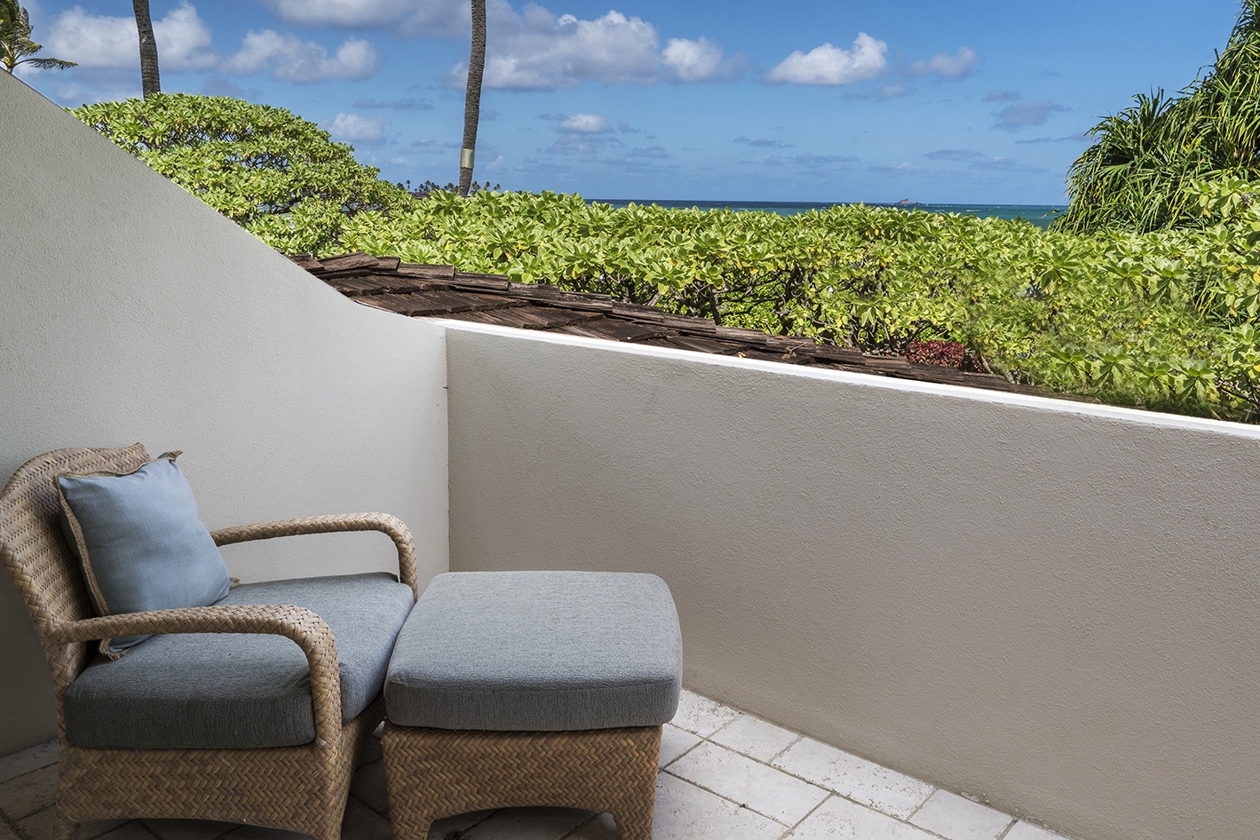 Kailua Vacation Rentals, Kailua's Kai Moena Estate - Guest house: Guest Bedroom 3 lanai.