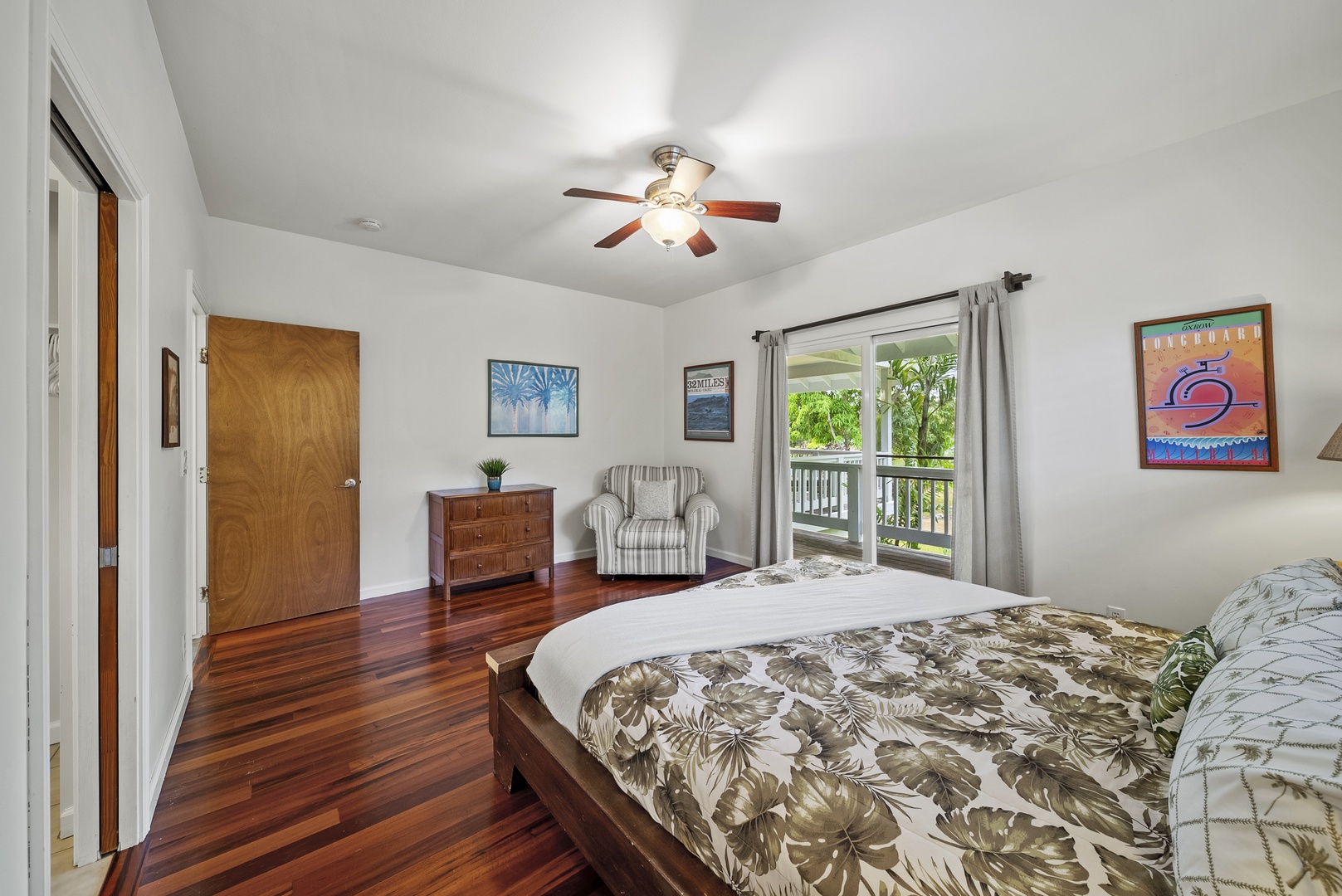 Haleiwa Vacation Rentals, North Shore Tropical Hale - Spacious bedroom with natural light and hardwood floors.