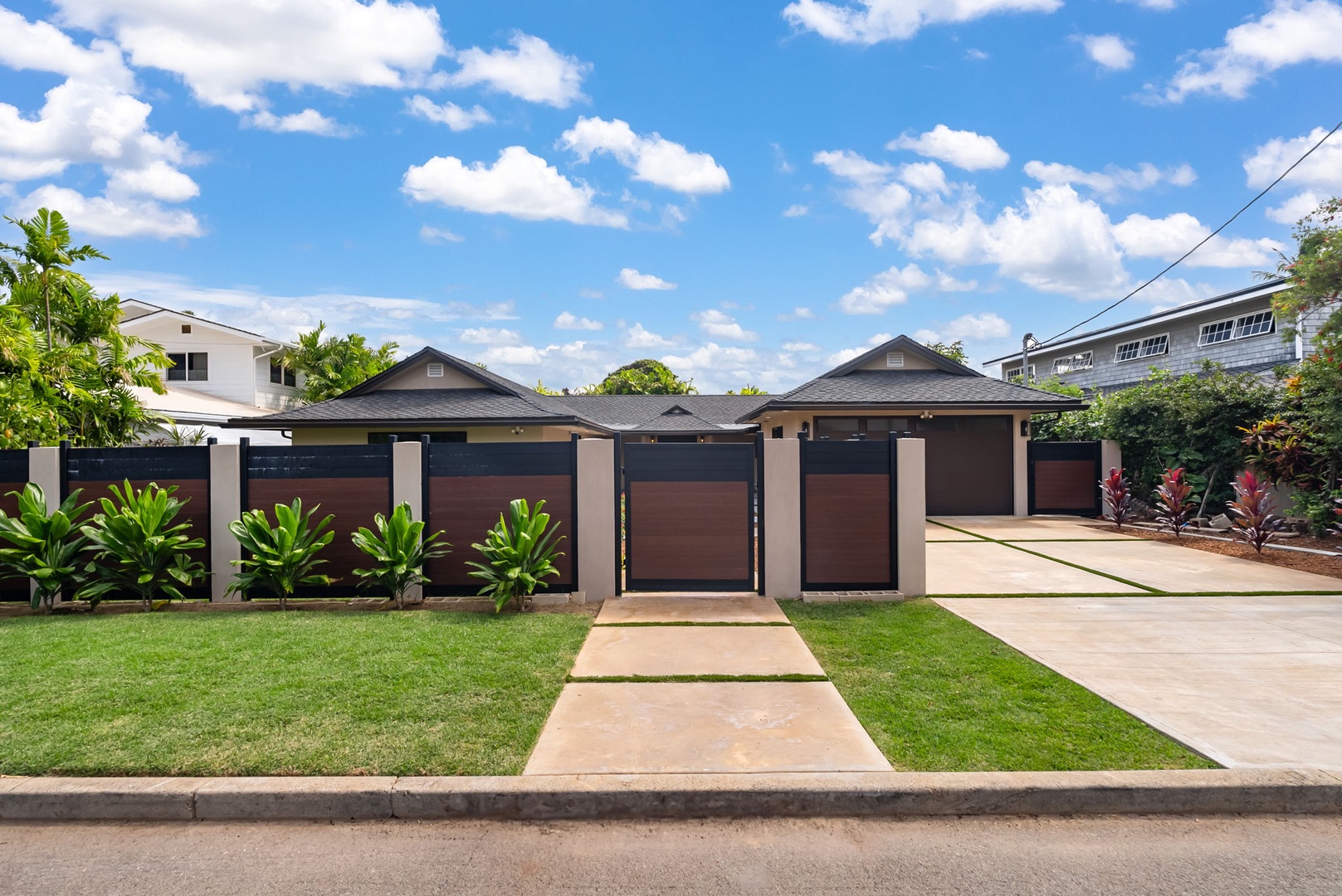 Honolulu Vacation Rentals, Kahala Zen - A beautifully maintained front entrance with a lush green lawn and modern design.