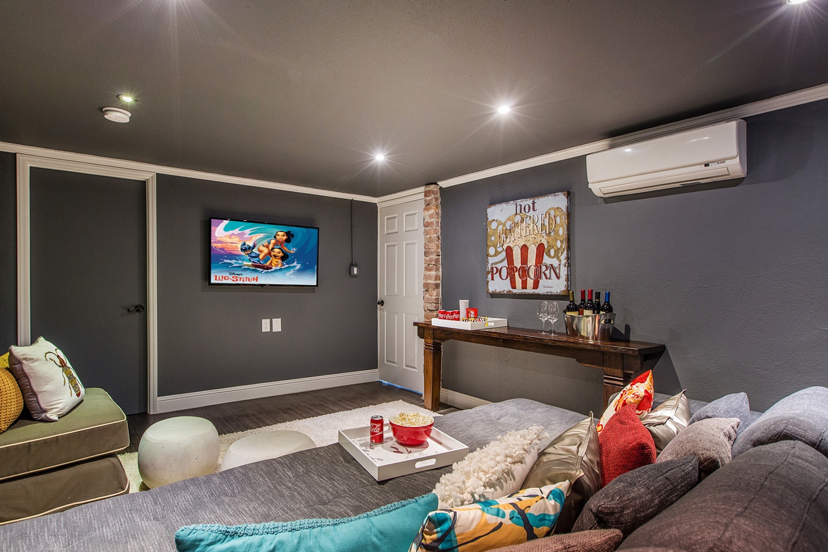 Honolulu Vacation Rentals, Hale Mahie - Media room. What better way to end the day than to snuggle up together to watch one of your favorite movies?