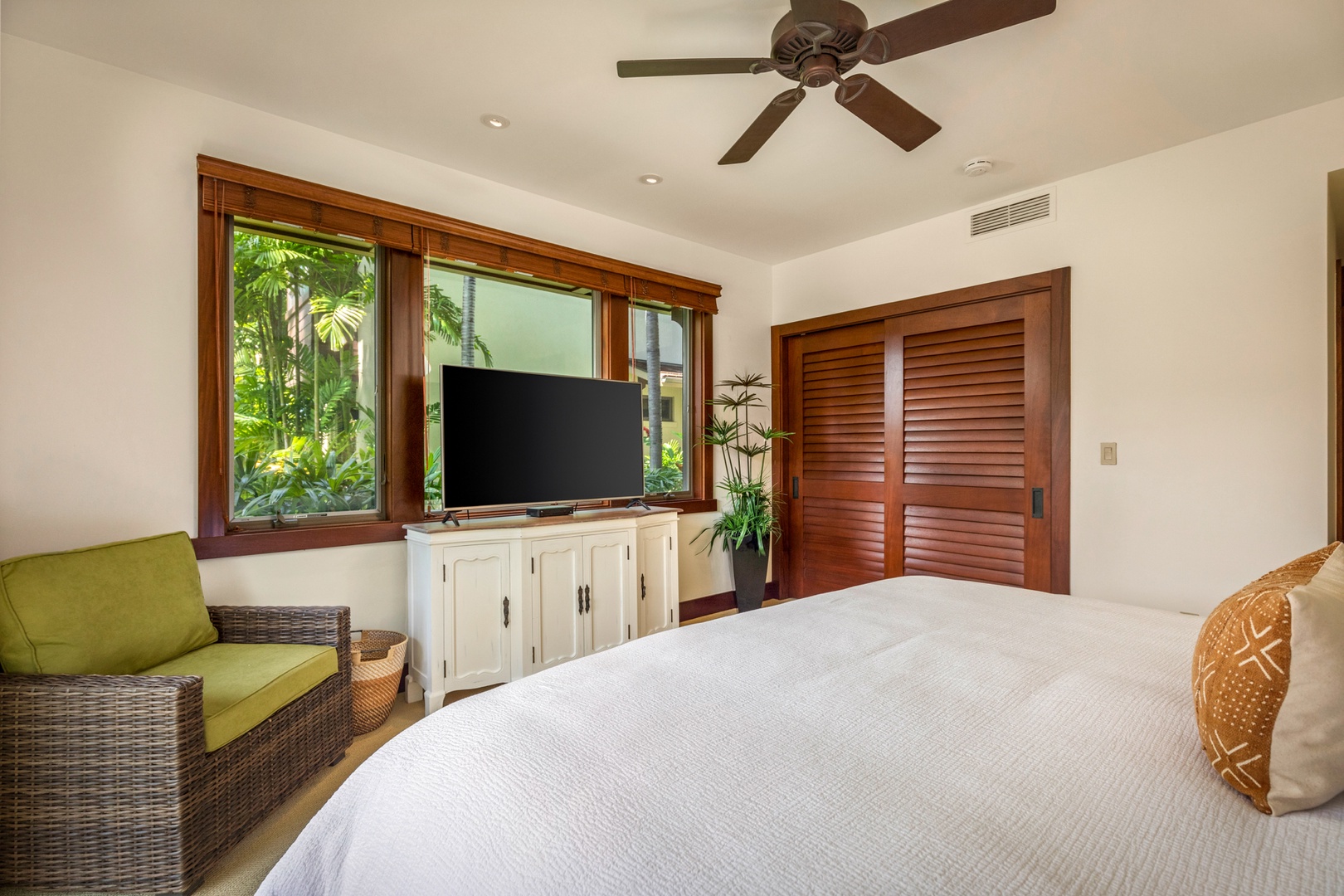Kailua Kona Vacation Rentals, 3BD Hainoa Villa (2907C) at Four Seasons Resort at Hualalai - Second guest bedroom with two twin beds (can be converted to a king upon request), flat screen TV, outdoor access and ensuite full bath.