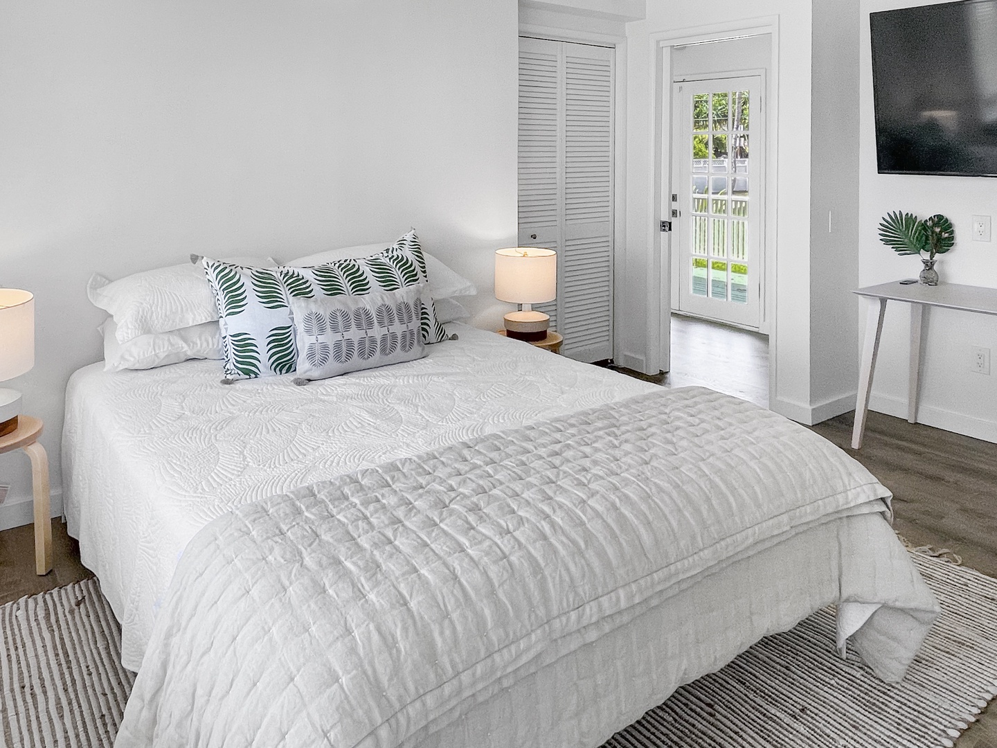 Waimanalo Vacation Rentals, Hale Waimanalo - Bedroom 3, King bed with ensuite and private lanai