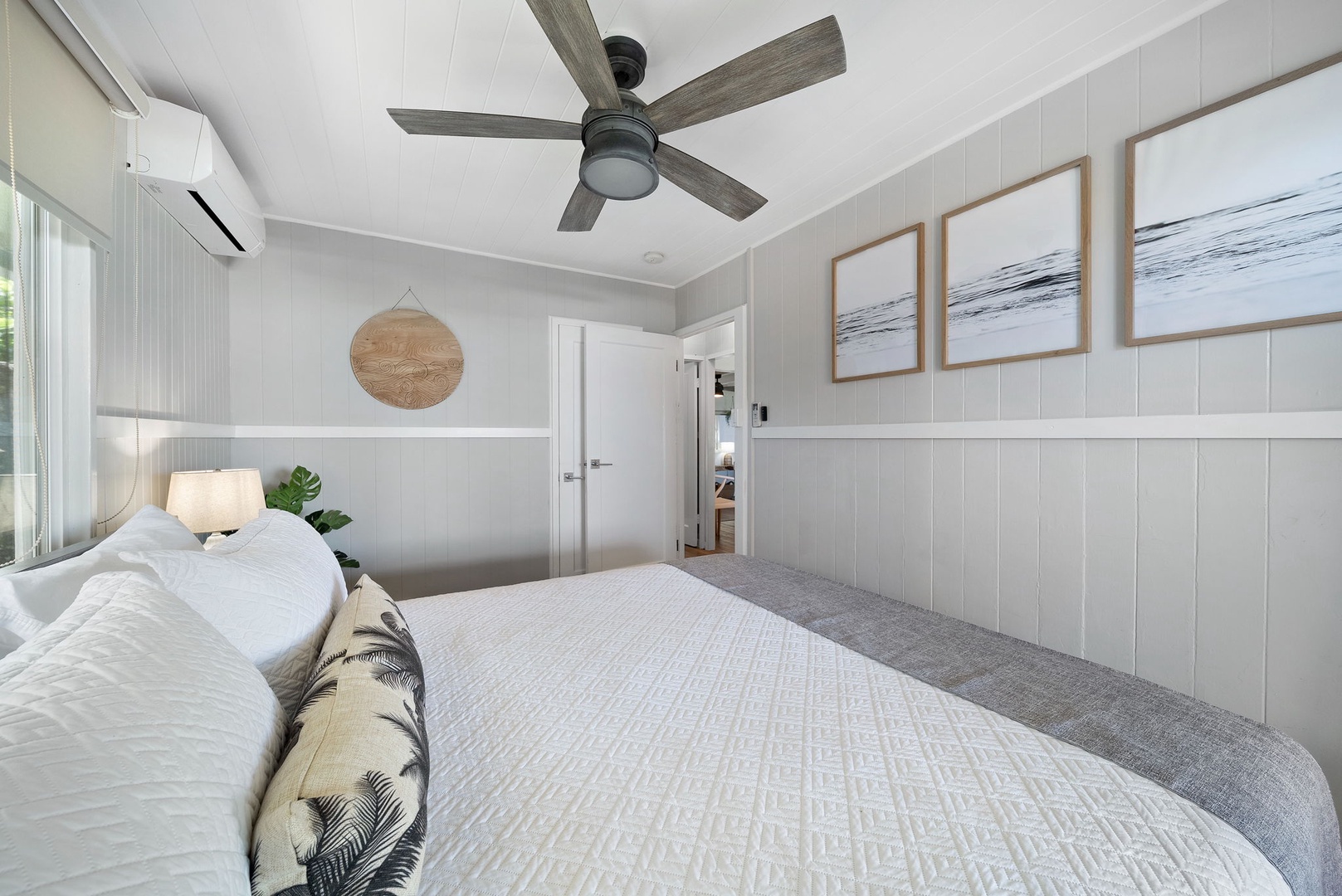 Haleiwa Vacation Rentals, Hale Nalu (Lower Level) - King-size bed in the Main Bedroom.