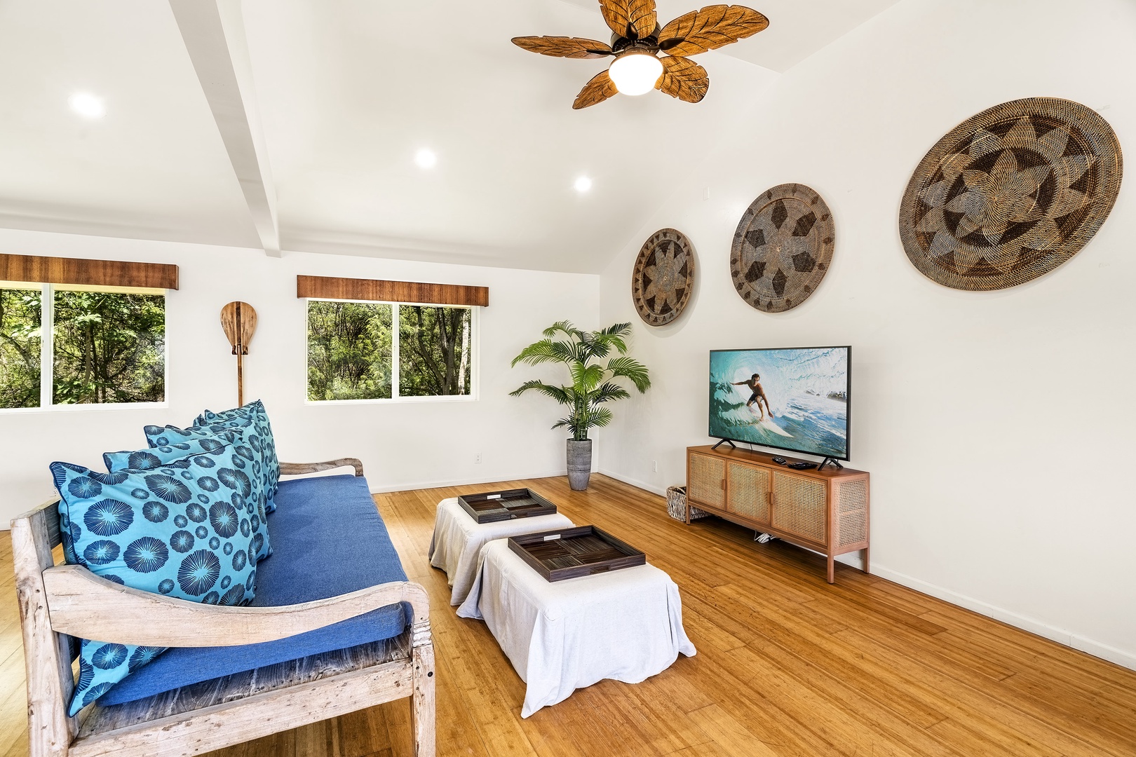 Kailua Kona Vacation Rentals, Lymans Bay Hale - Sit and enjoy your favorite show's in the comfort of A/C