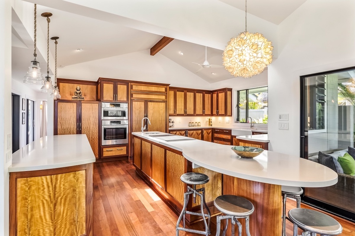 Kailua Vacation Rentals, Hale Ohana - There's breakfast bar seating at the round edge of the island.