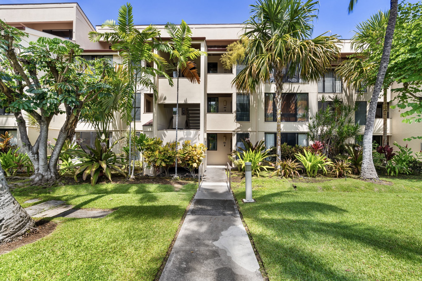 Kailua Kona Vacation Rentals, Keauhou Kona Surf & Racquet 1104 - Walk in on one level from the landscaped path to the ground-floor door.