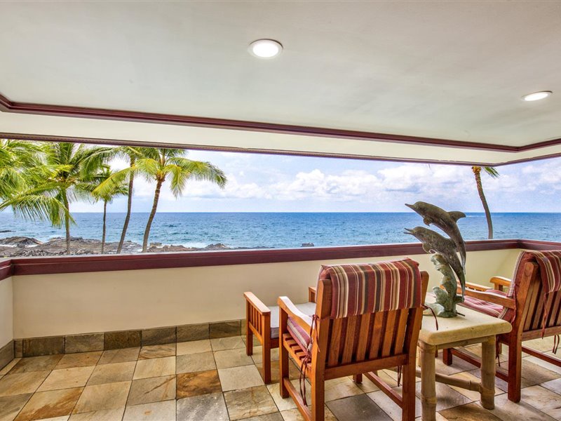 Kailua Kona Vacation Rentals, Blue Water - Sit and enjoy the ocean activity!