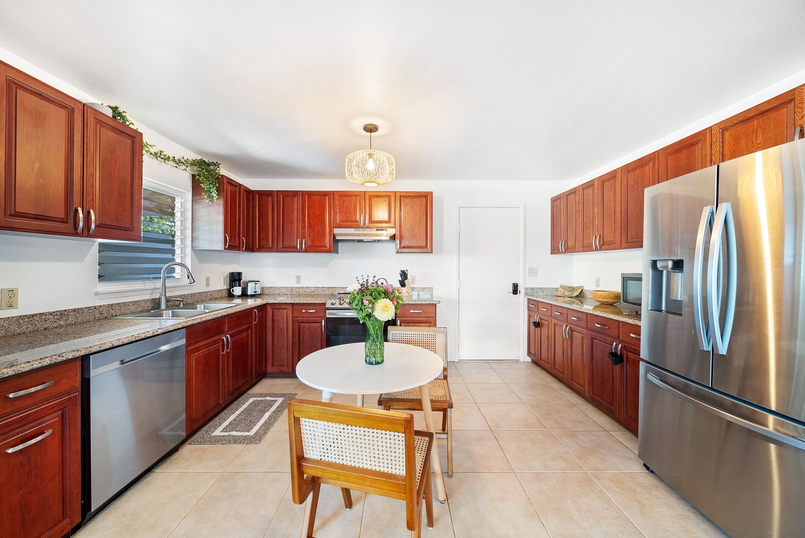 Haleiwa Vacation Rentals, Pikai Hale - Cook your favorite meals in this fully-equipped kitchen with stainless steel appliances