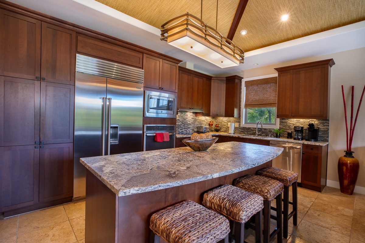 Kamuela Vacation Rentals, Mauna Lani KaMilo Home (424) - Beautiful, well-appointed kitchen.