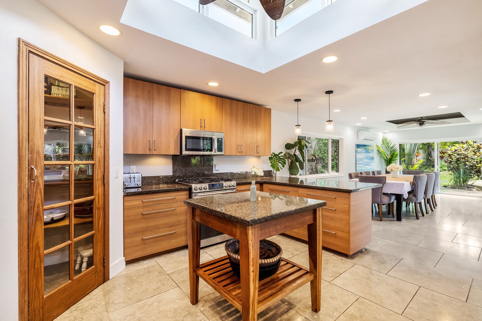 Honolulu Vacation Rentals, Hale Ho'omaha - Can you imagine preparing your favorite meals here?