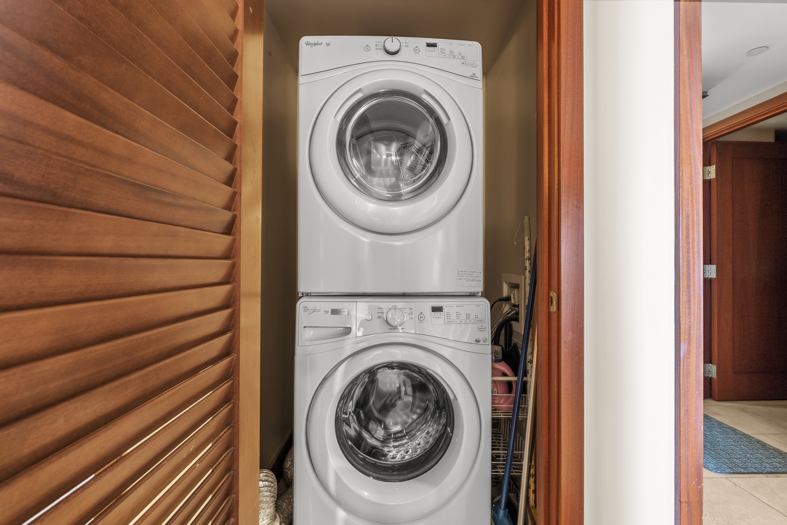 Kapolei Vacation Rentals, Ko Olina Beach Villas O1404 - In-unit washer and dryer, so the beach towels never pile up on a longer stay.