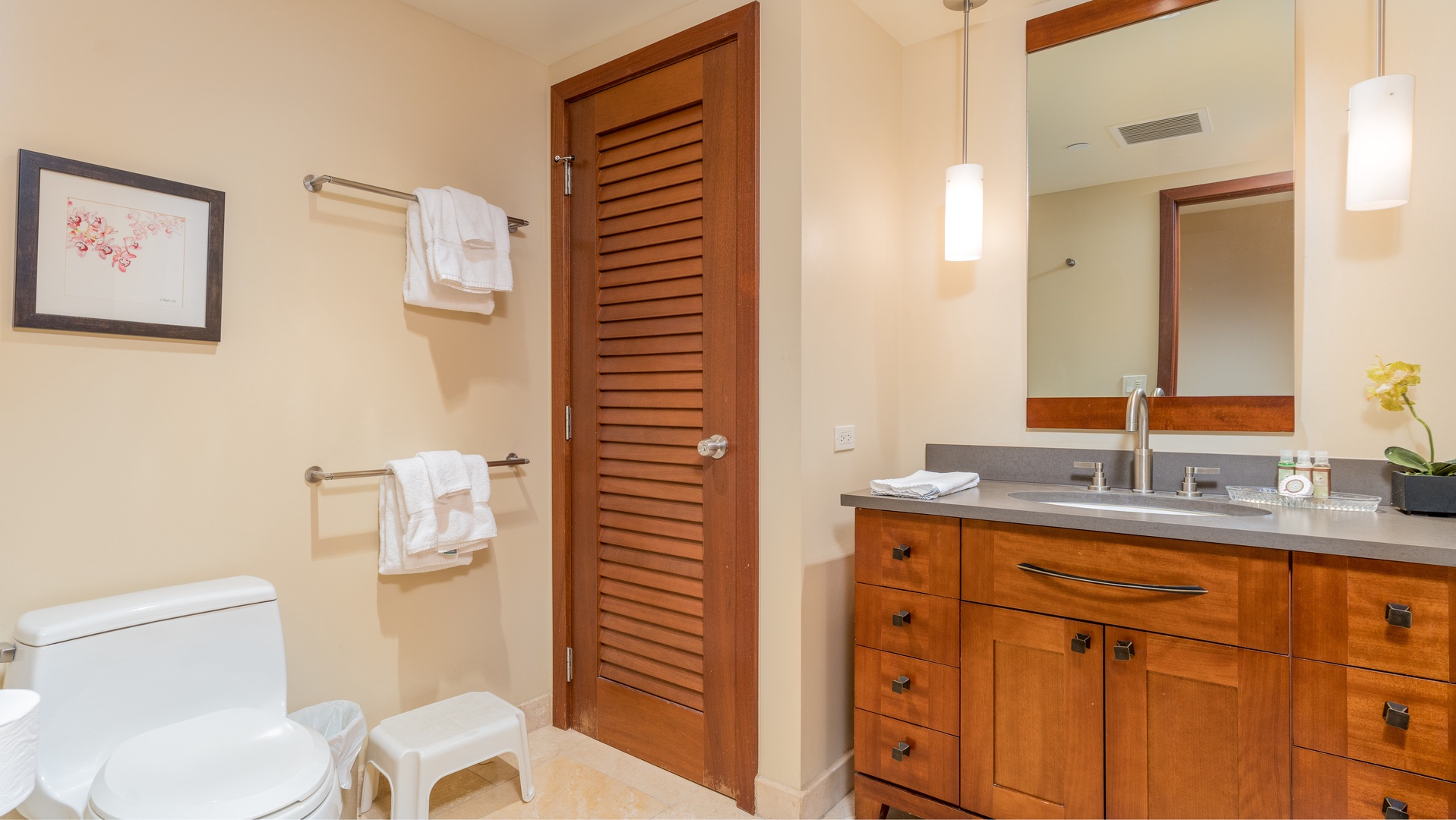 Kapolei Vacation Rentals, Ko Olina Beach Villas O521 - The second guest bathroom has all the comforts of home.