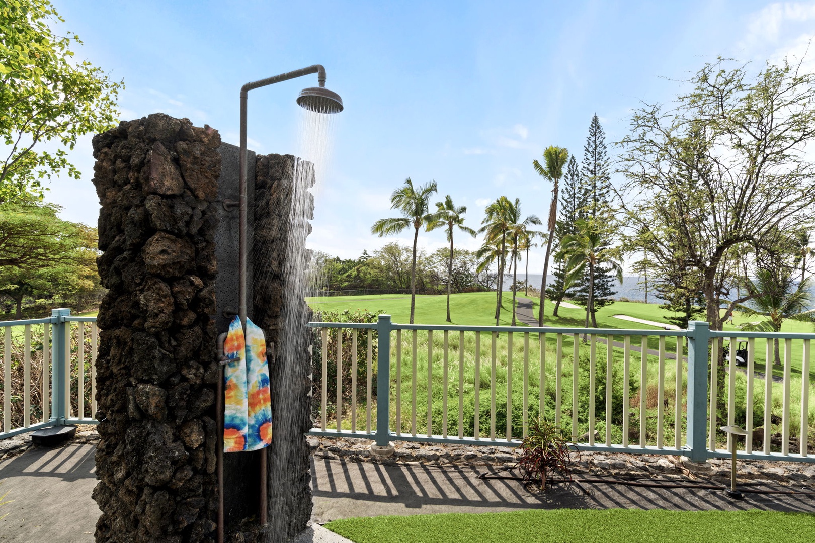 Kailua Kona Vacation Rentals, Holua Moana Hale - Rinse off under the outdoor shower with a tropical breeze.