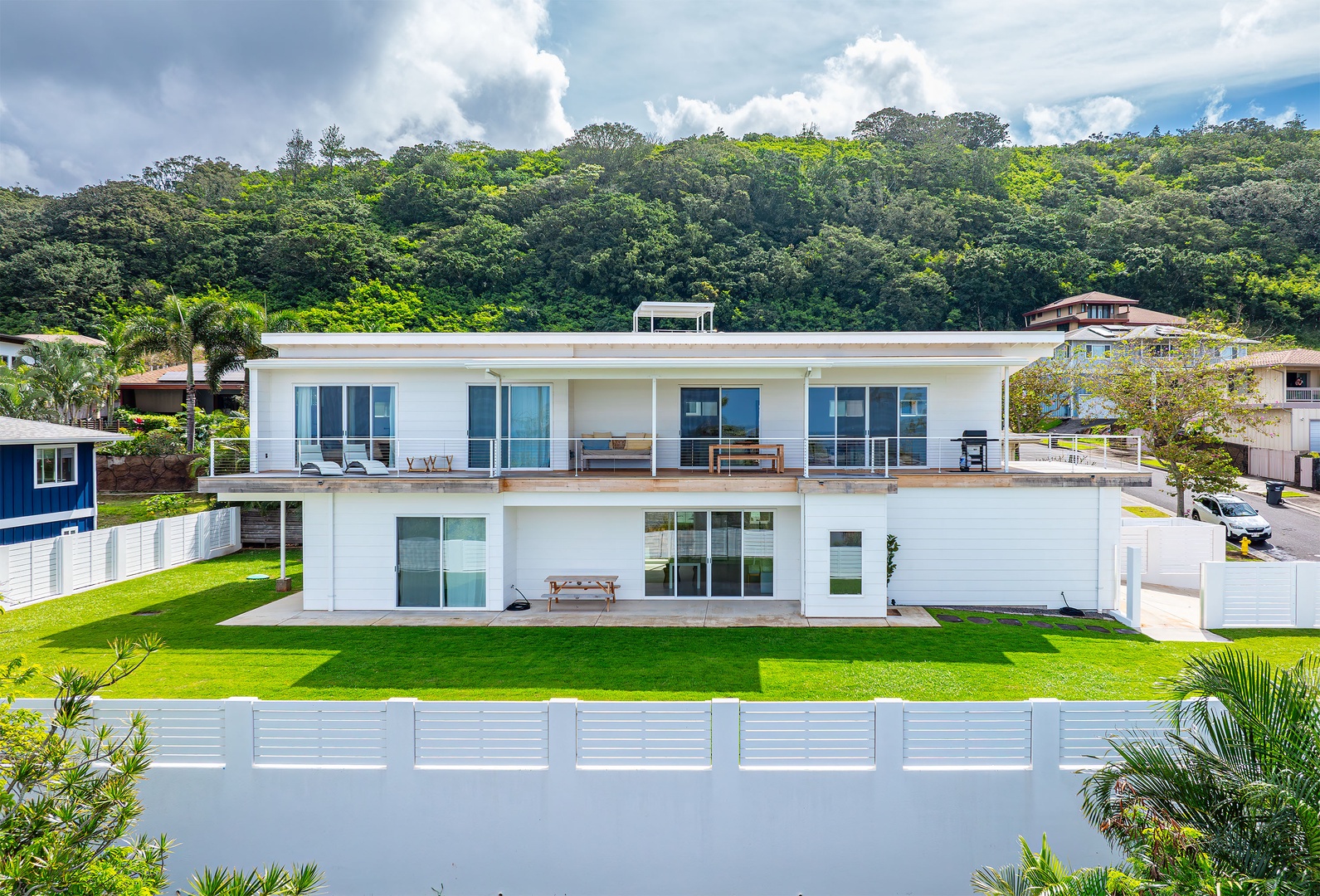 Haleiwa Vacation Rentals, Villa Bianca - The home features expansive lanai, a perfect spot to dine and gather.