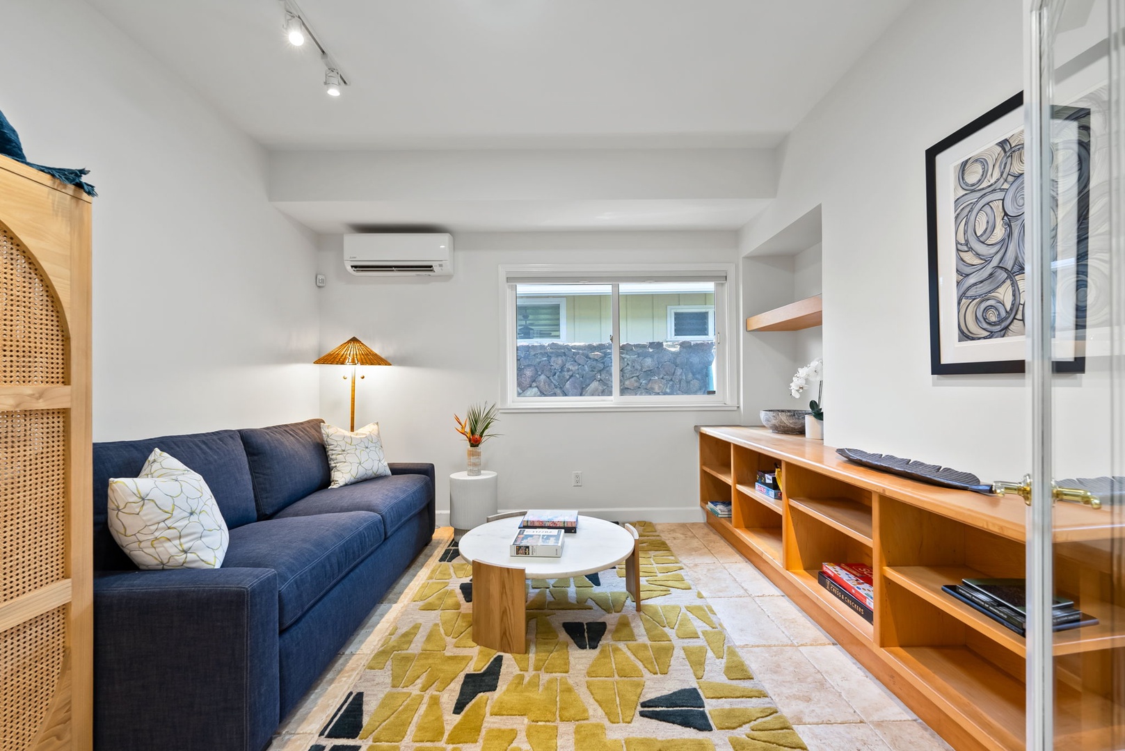 Kailua Vacation Rentals, Kailua Beach House - Flexible den/guest room with smart TV and pullout sofa—perfect for extra guests.